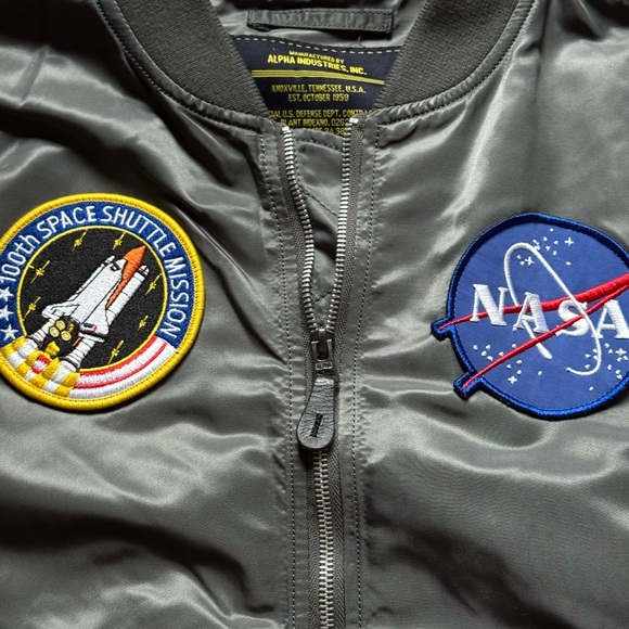 Alpha industries Grey silver NASA bomber jacket size Small - Picture 2 of 6